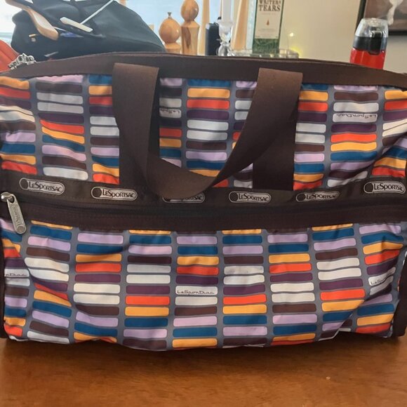 Le Sportsac Weekend or Gym Bag with Small pouch - Picture 5 of 9